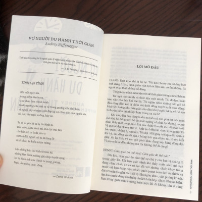 Sách Vợ Người Du Hành Thời Gian - Tác giả Audrey Niffenegger - Rainbow Books