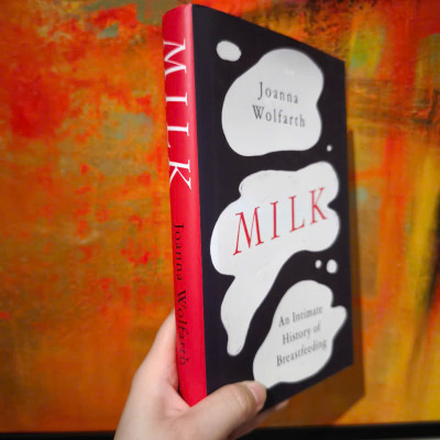 Sách - Milk : An intimate History of Breastfeeding by Joanna Wolfarth - Nonfiction /Parenting/ History in English