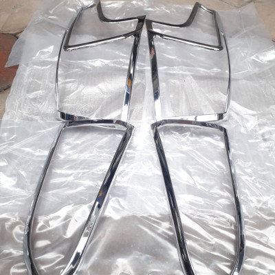 Ốp viền đèn hậu mạ Crom dành cho xe Hyundai Santafe 2019