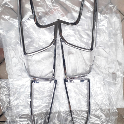 Ốp viền đèn hậu mạ Crom dành cho xe Hyundai Santafe 2019