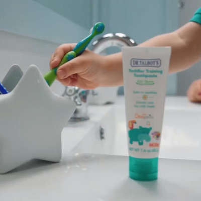 [ 766-Nuby ] Bàn chải đánh răng cho bé từ 12 tháng tuổi trở lên