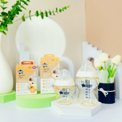 Bình Sữa PPSU Ty Siêu Mềm Tự Nhiên Tommee Tippee Natural Start 260ml, Núm Ty Của Bình 3-6 tháng