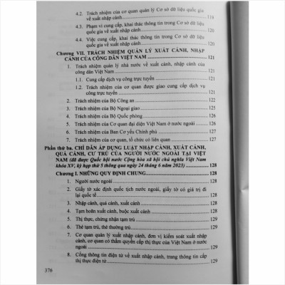 Sách Chỉ Dẫn Áp Dụng Luật Công An Nhân Dân, Luật Xuất Cảnh, Nhập Cảnh Của Công Dân Việt Nam - V2295T