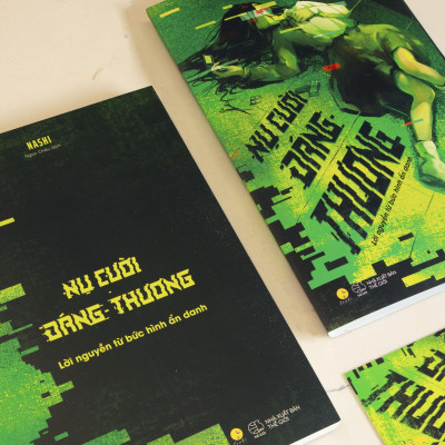 Sách - Nụ Cười Đáng Thương