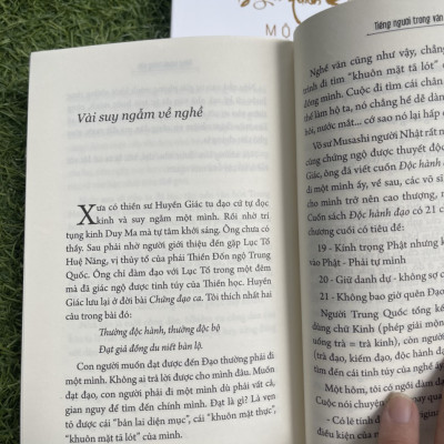 COMBO 2 CUỐN TIẾNG NGƯỜI TRONG VĂN + MỘT NỤ CƯỞI MỈM MỘT NGHIỆP VĂN XUÔI (Bìa mềm)