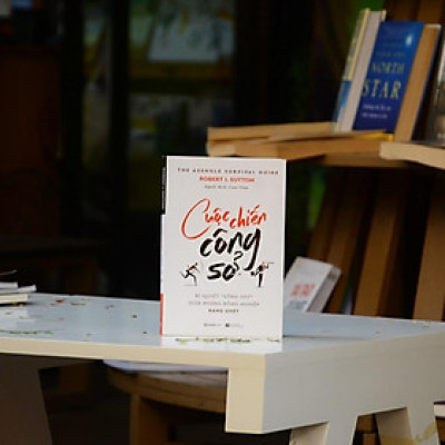 Cuộc chiến công sở: Bí quyết sống sót giữa những đồng nghiệp đáng ghét - Bản Quyền