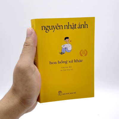 Hoa Hồng Xứ Khác (Tái Bản 2022)