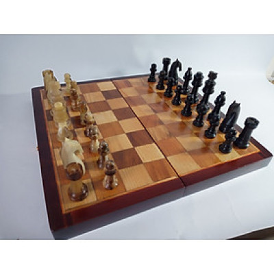 Bộ bàn cờ vua gỗ hương ,và quân sừng trắng ,sừng đen cao cấp tuyệt đẹp 