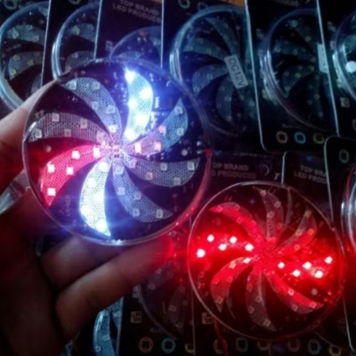 1 ĐÈN LED TRANG TRÍ XE MÁY ÔTÔ XE ĐIỆN sáng hiệu ứng màu xoay chong chóng cực đẹp 