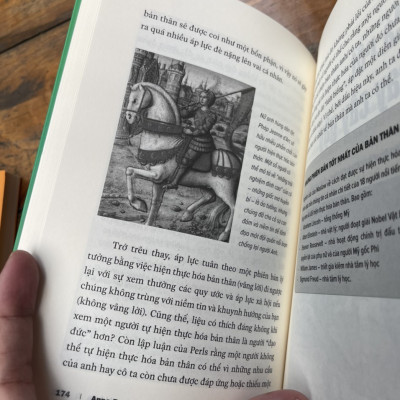 TƯ DUY NHƯ NHÀ TÂM LÝ HỌC – Nắm bắt hoạt động của tâm trí con người – Anne Rooney – Nguyễn Thị Thanh Hằng và Phạm Công Thành dịch – Nhã Nam – NXB Thế Giới (Bìa mềm)