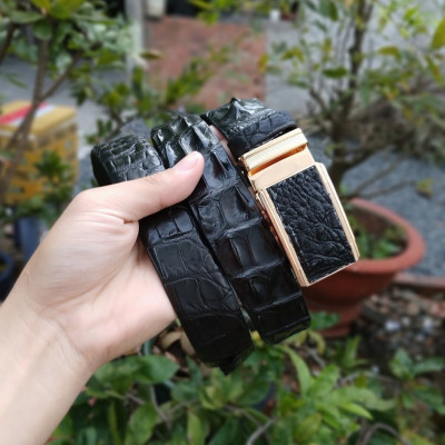 Thắt lưng da cá sấu có gù rất đẹp. DA CÁ SẤU THẬT 100%. Kích thước chuẩn 3.5x120cm phù hợp với cả quần tây và quần jean