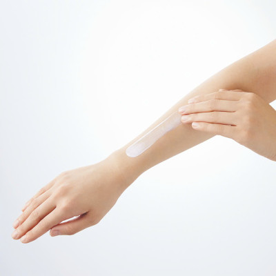 Sữa Chống Nắng Yuskin Sisora UV Milk Chiết Xuất Lá Tía Tô (Tuýp 40g​)