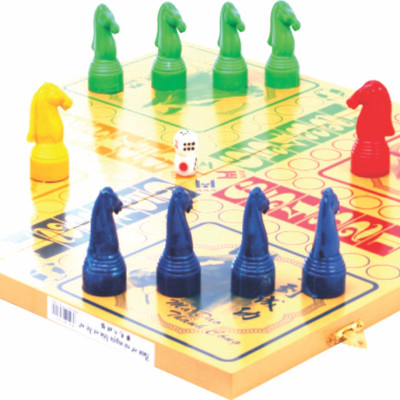 Bàn Cá Ngựa Lớn Có Cờ Liên Hiệp Thành BCNLCC