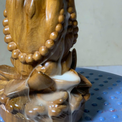 Chắp tay niệm phật bằng gỗ  bách xanh thơm nức cao 15x8x8cm 