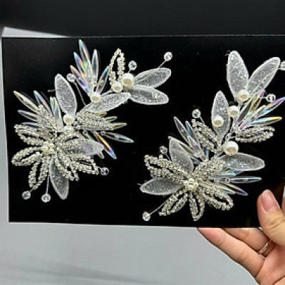 Cài tóc cô dâu lá đính đá ngày cưới mẫu mới t10/2024