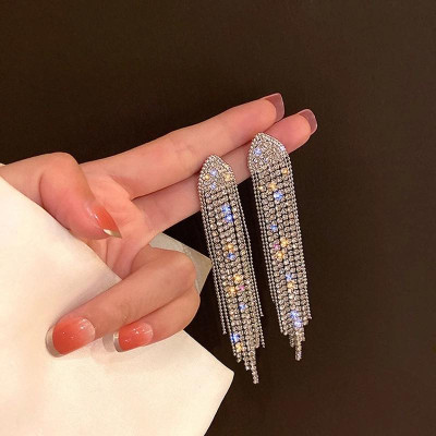Earrings nữ dáng dài gắn đá lấp lánh sành điệu