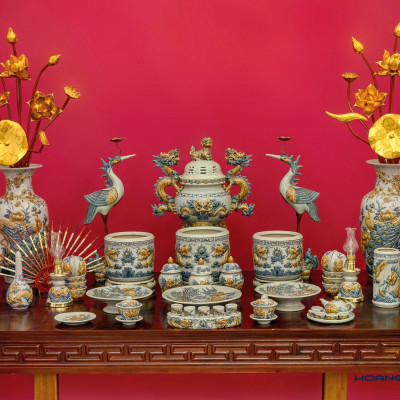 Đèn Nến Bọc Đồng Men Rạn Đắp Nổi Họa Tiết Sen