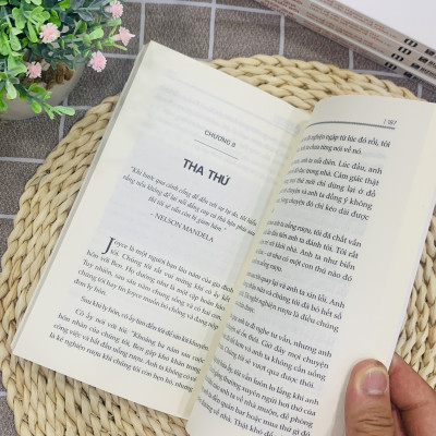 Sách Vượt Qua Sự Phản Bội: Đừng Để Tổn Thương Quá Khứ Hạn Chế Các Mối Quan Hệ Tương Lai