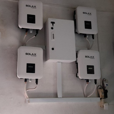 Bộ Inverter hòa lưới điện năng lượng mặt trời SOLAX X1-BOOST - 1 pha 5Kw ( Dual MPPT + Wifi + DC switch + LCD )