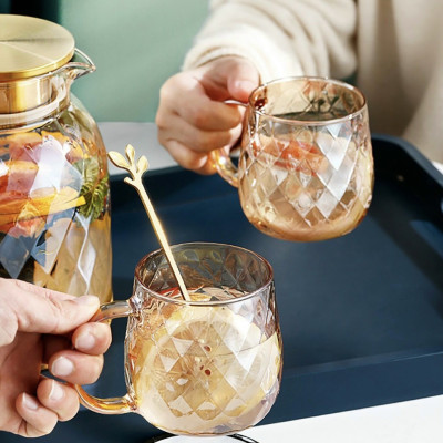 BỘ BÌNH ĐỰNG NƯỚC UỐNG UỐNG THỦY TINH KÈM 6 CỐC VÀNG VÂN KIM CƯƠNG ( KHÔNG BAO GỒM KHAY ) - VD124