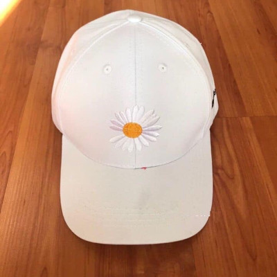 Nón ket vải thêu hoa trắng nhụy vàng