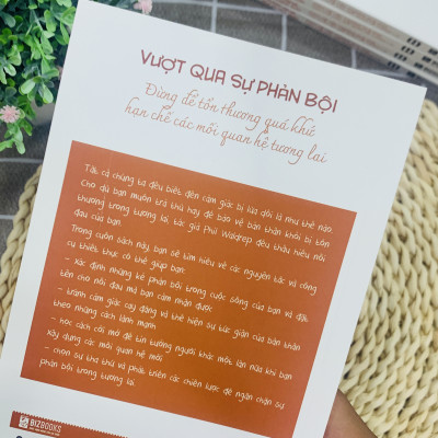 Sách Vượt Qua Sự Phản Bội: Đừng Để Tổn Thương Quá Khứ Hạn Chế Các Mối Quan Hệ Tương Lai