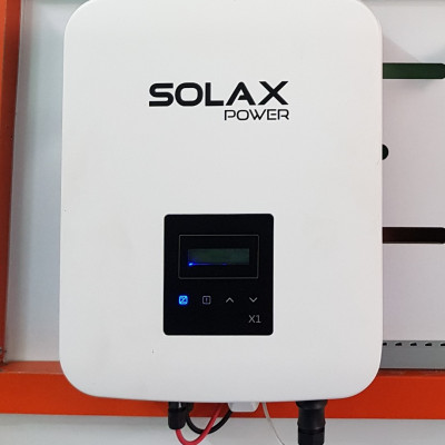 Bộ Inverter hòa lưới điện năng lượng mặt trời SOLAX X1-BOOST - 1 pha 5Kw ( Dual MPPT + Wifi + DC switch + LCD )