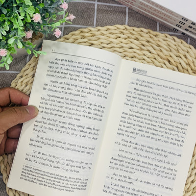 Sách Vượt Qua Sự Phản Bội: Đừng Để Tổn Thương Quá Khứ Hạn Chế Các Mối Quan Hệ Tương Lai