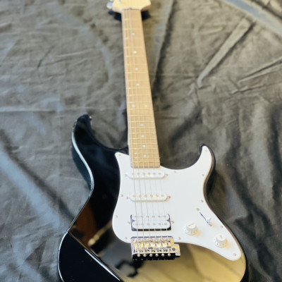 Đàn guitar điện Yamaha Pacifica012 đen-Hàng chính hãng