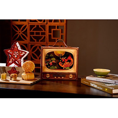 Hộp Quà Trung Thu IKACHI " Truyền hình Tí hon - RƯỚC ĐÈN" - Set 2 bánh, có đèn trang trí