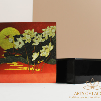 Hộp Lưu Niệm Sơn Mài Họa Tiết Hoa Sen và Trăng