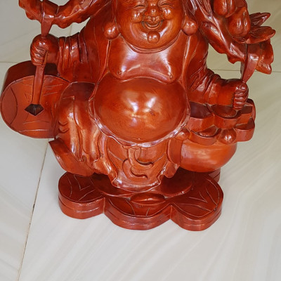 Tượng Gỗ Mỹ Nghệ Phật Di Lặc Gỗ Đứng Tượng Phật Di Lặc Gỗ Đứng Gánh Tiền  Size Cao 39cm x Ngang 39cm x Sâu 16cm  Anh chị trưng: trong nhà, công ty, cửa hàng, trên bàn thờ Thần Tài tốt, may mắn tài lộc ạ