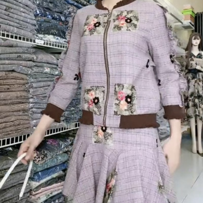 Set 2 mảnh gồm áo khoác và váy thêu siêu dễ thương Myqlothing.