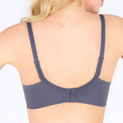 Áo lót ren nâng ngực Triumph Sculpt Feather 0118 có gọng, mút mỏng họa tiết ren thêu hoa, bản lưng to tạo dáng ngực hoàn hảo