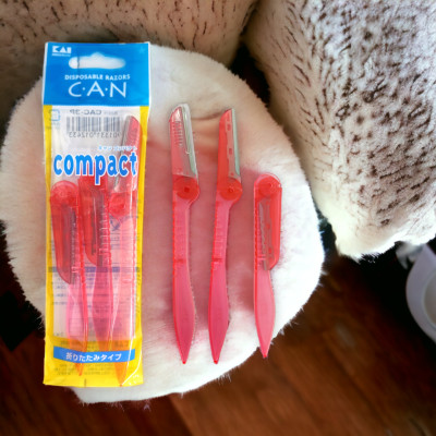 Dao Cạo Lông Mày Cán Gập Nữ Kai Razor 12433