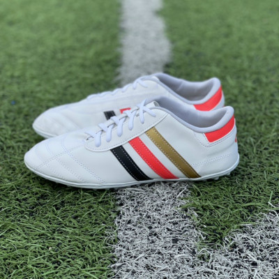 Giày đá banh,giày đá bóng sân cỏ nhân tạo đã khâu đế 3 sọc màu trắng