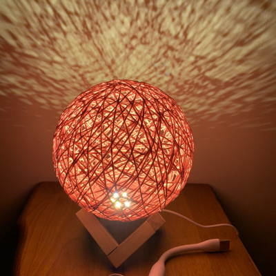 Đèn ngủ, đèn để bàn KOVER hình quả cầu mây độc lạ- Tặng kèm quạt USB( màu ngẫu nhiên)