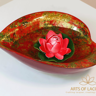 Bát Sơn Mài Hình Trái Tim Thả Hoa Nổi