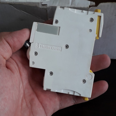 | CHÍNH HÃNG | A9F74120 Schneider - Cầu dao tự động