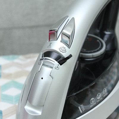 Bàn ủi hơi nước Panasonic NI-W650CSLRA (2200W) - Hàng chính hãng