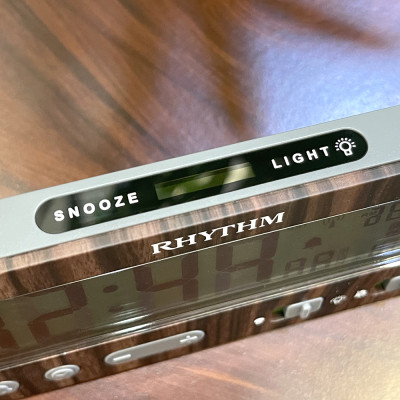 Đồng hồ Rhythm LCT108NR06 – KT 13.1 x 6.6 x 3.6cm, 150g. Vỏ nhựa. Dùng Pin.