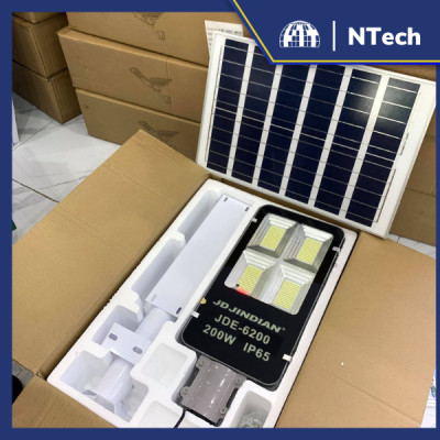 Đèn đường rời thể năng lượng mặt trời Jindian JD-E6200 Công suất 200W Khung Nhôm, Chip Led "SMD" 