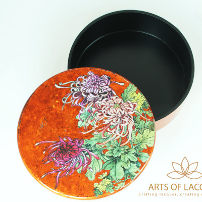 Hộp Tròn Sơn Mài Hoa Cúc Hổ Phách