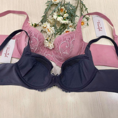 Áo lót ren nâng ngực Triumph Sculpt Feather 0118 có gọng, mút mỏng họa tiết ren thêu hoa, bản lưng to tạo dáng ngực hoàn hảo