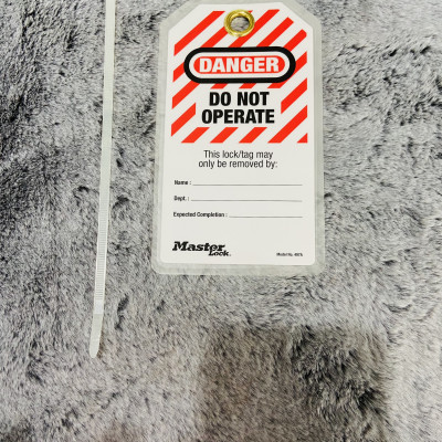 Thẻ cấm vận hành Master Lock 497A