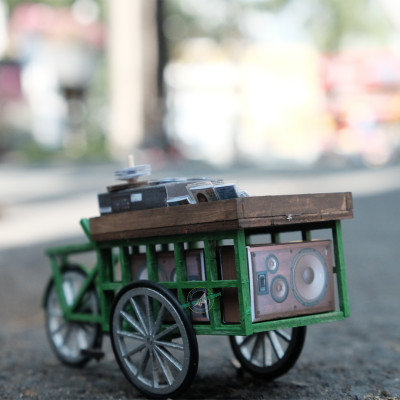 MÔ HÌNH TỰ LẮP RÁP DIY SÀI GÒN THU NHỎ - XE BÁN ĐĨA DẠO - HR09