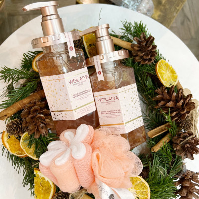 Sữa tắm trắng da cánh hoa hồng Damask Weilaiya Grand Rose Extracts Whitening Shower Gel 450ml