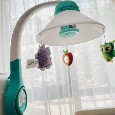 Đèn chiếu ru ngủ 3 chức năng, 2 chế độ nhạc và xoay tự động cho bé từ sơ sinh Winfun 72005