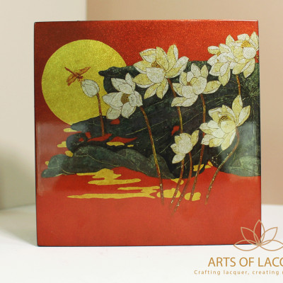 Hộp Lưu Niệm Sơn Mài Họa Tiết Hoa Sen và Trăng