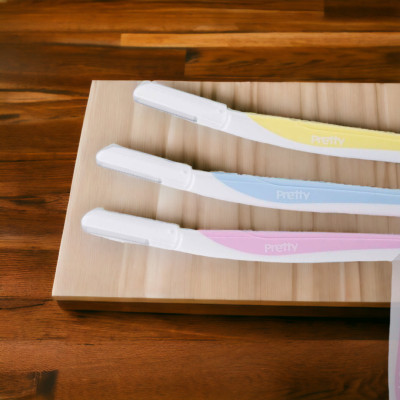 Dao Cạo Lông Mày Cán Dài Lưỡi Thép Không Gỉ Kai Pretty 00188